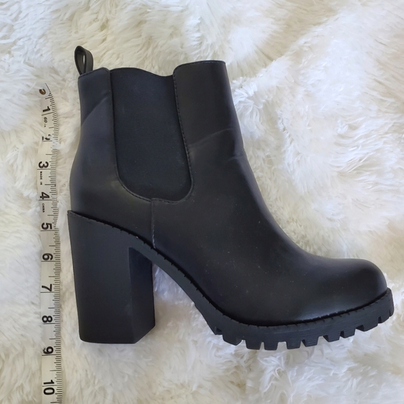 Size 9 Black Chunky Heel Ankle Boots - Picture 6 of 7
